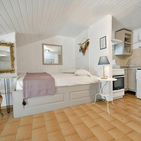 Athina Guesthouse Хидра Екстериор снимка