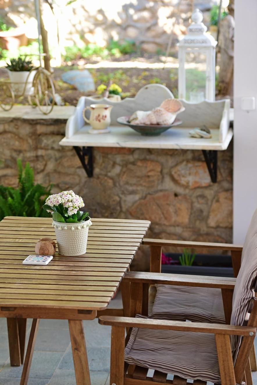 Athina Guesthouse Хидра Екстериор снимка