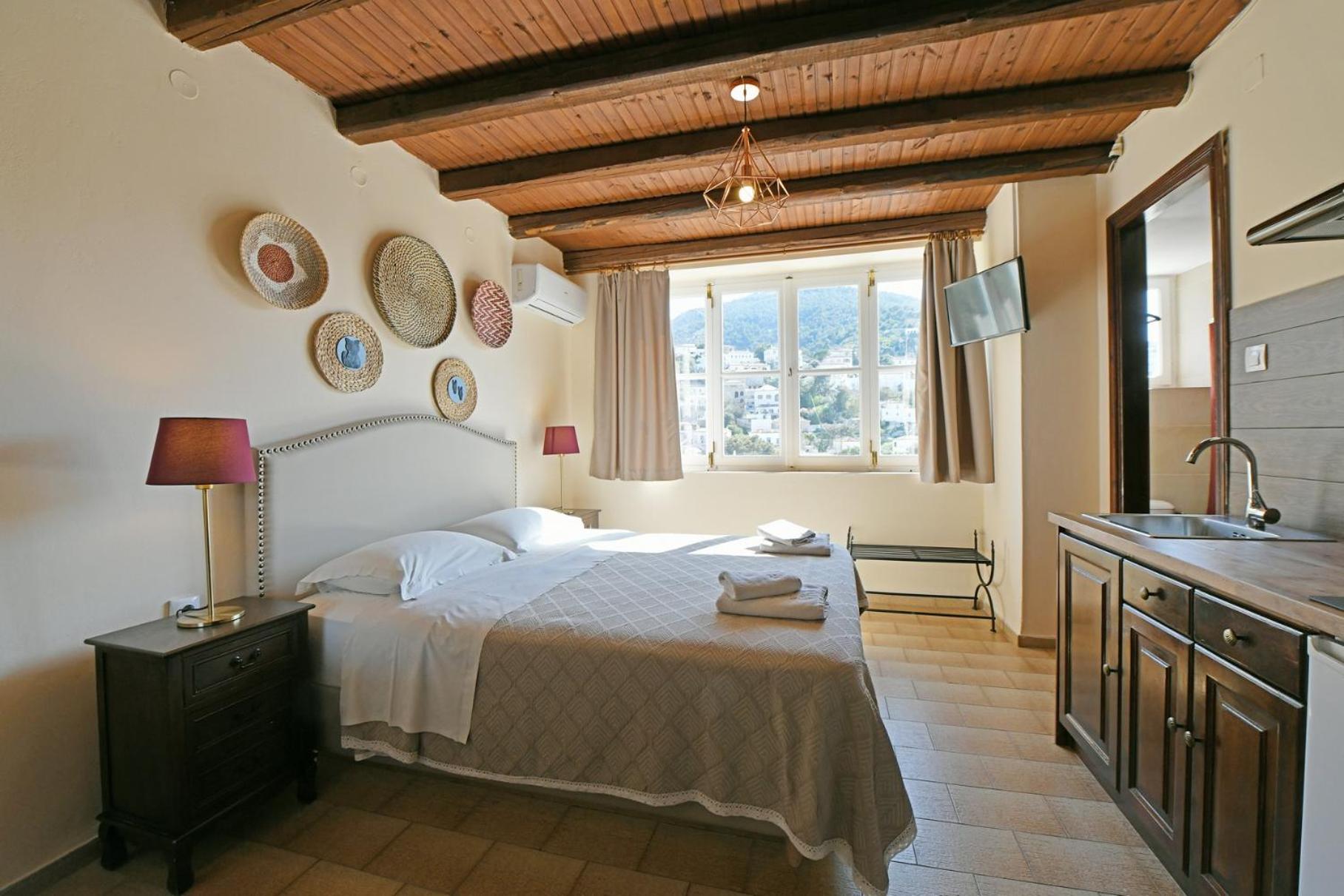 Athina Guesthouse Хидра Екстериор снимка