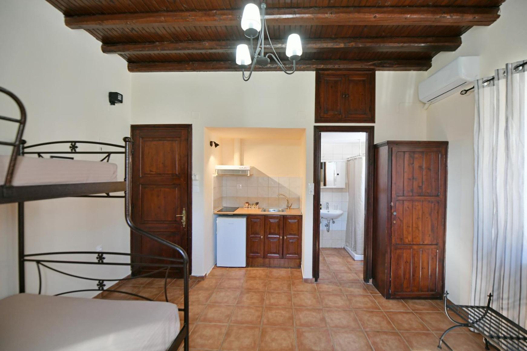 Athina Guesthouse Хидра Екстериор снимка