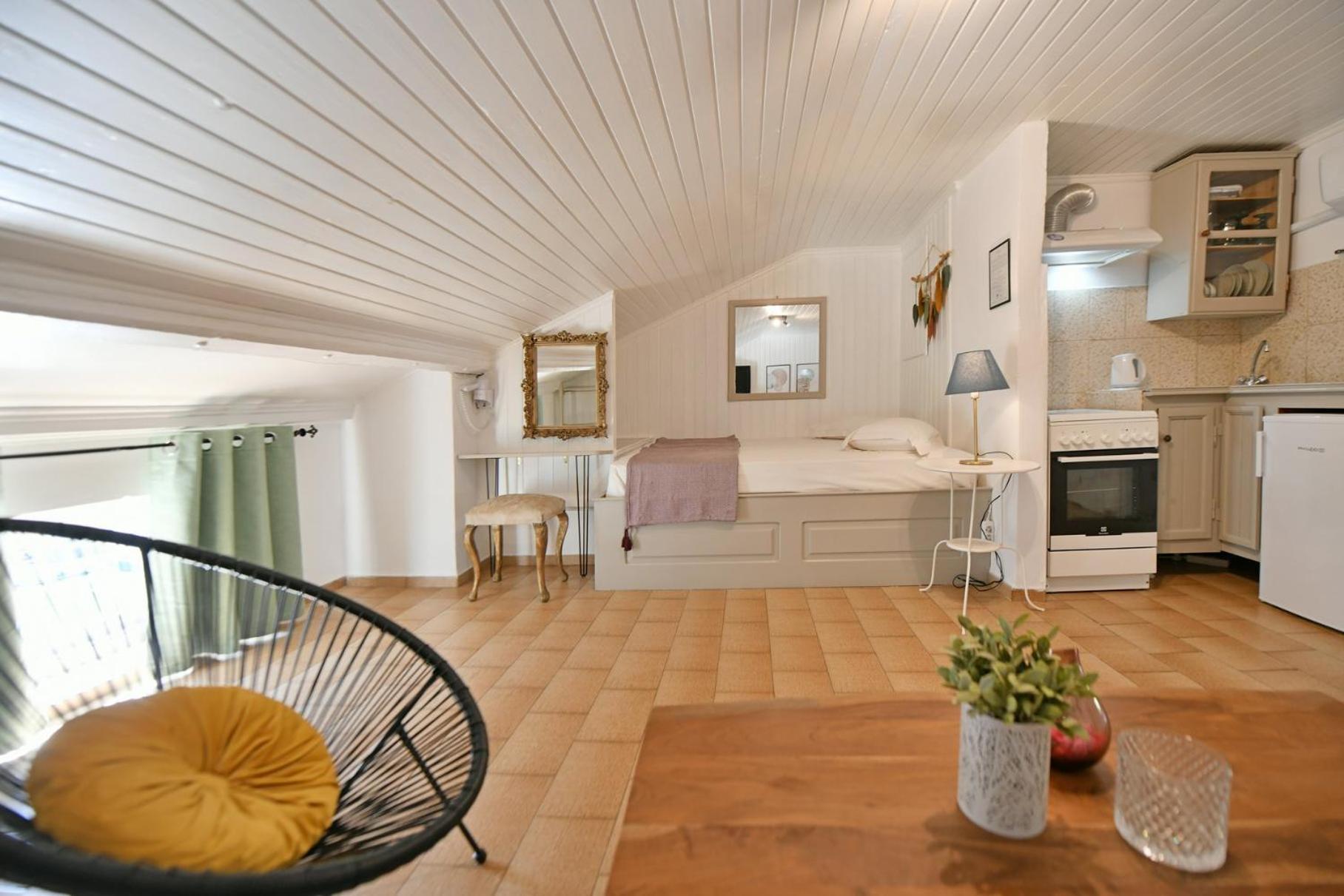 Athina Guesthouse Хидра Екстериор снимка