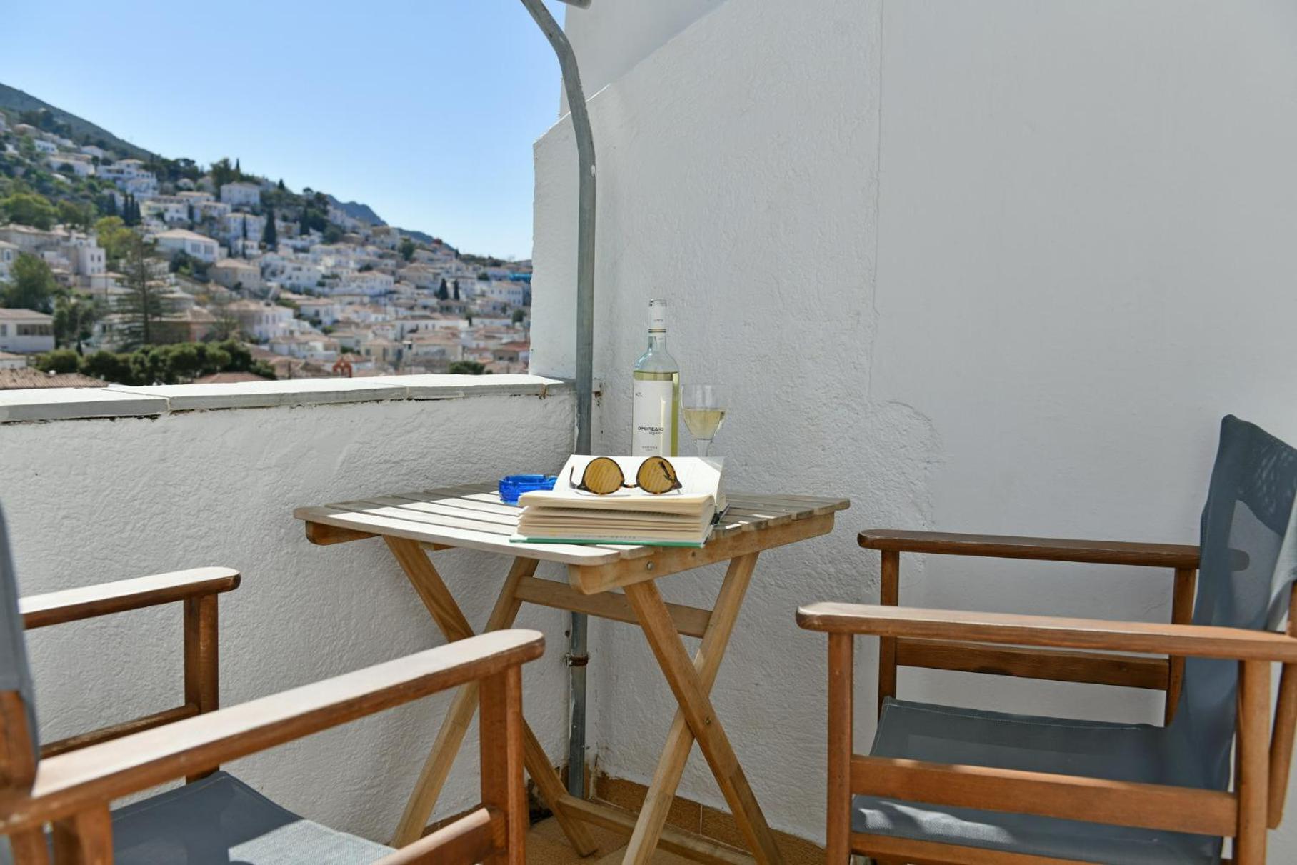 Athina Guesthouse Хидра Екстериор снимка