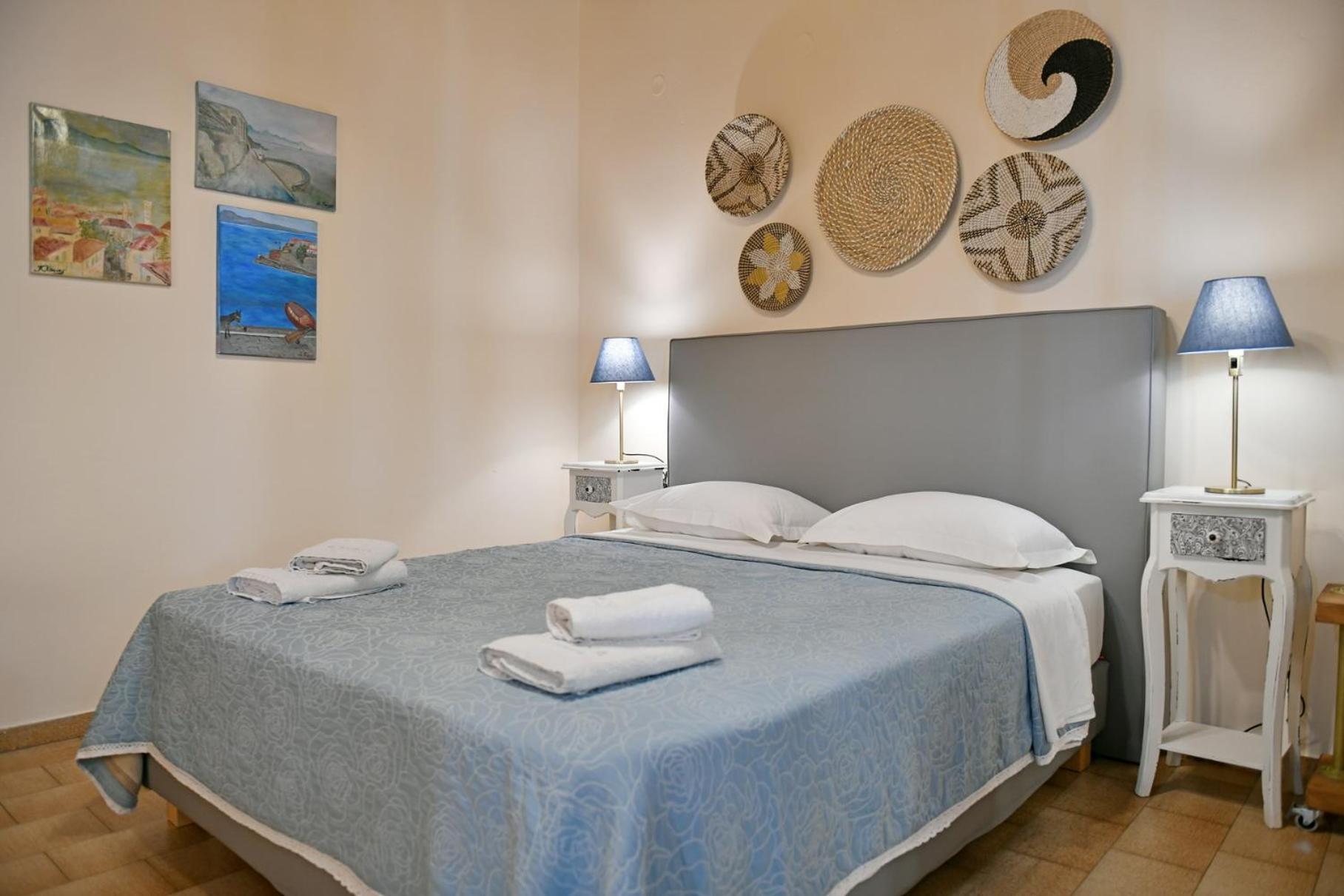 Athina Guesthouse Хидра Екстериор снимка