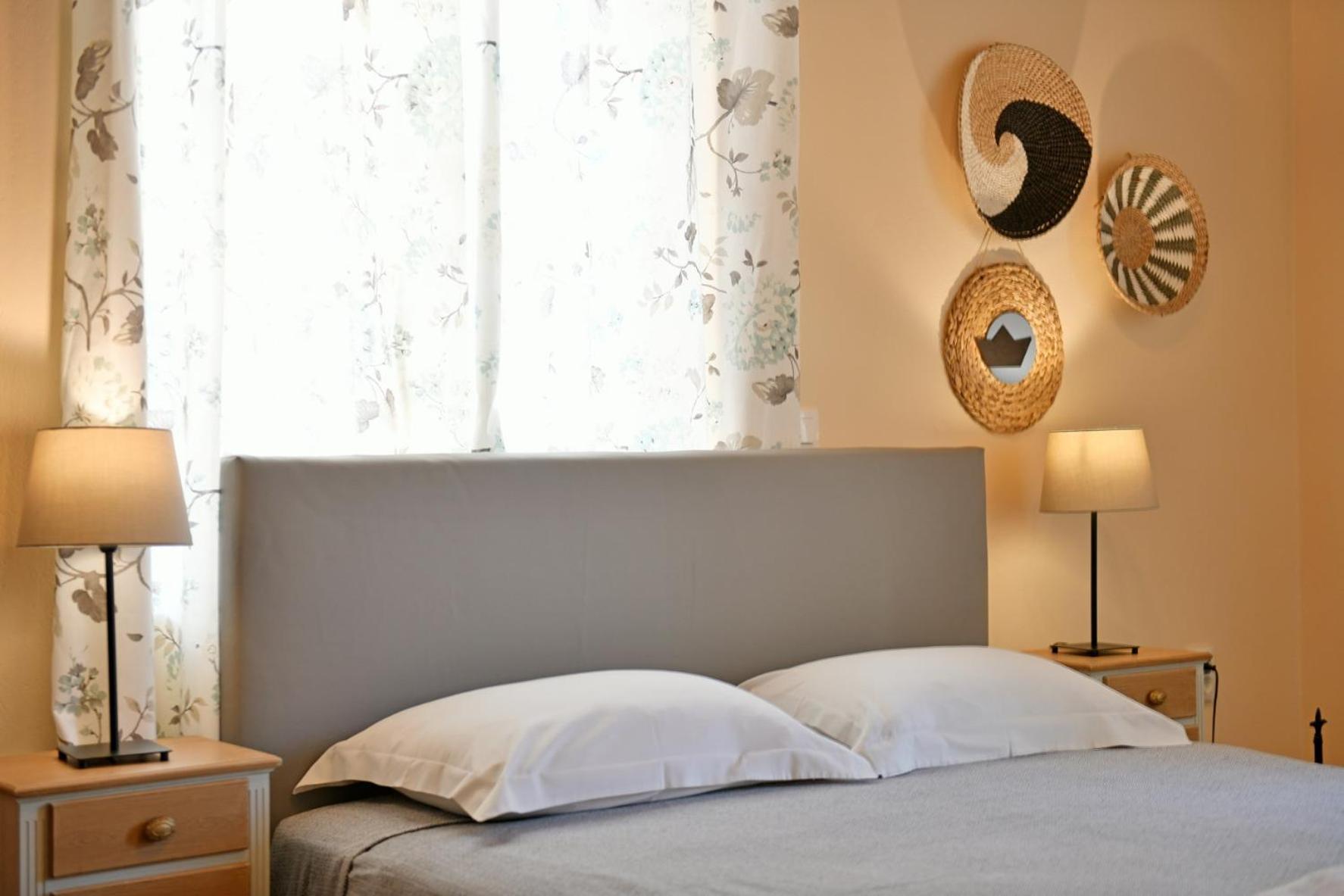 Athina Guesthouse Хидра Екстериор снимка