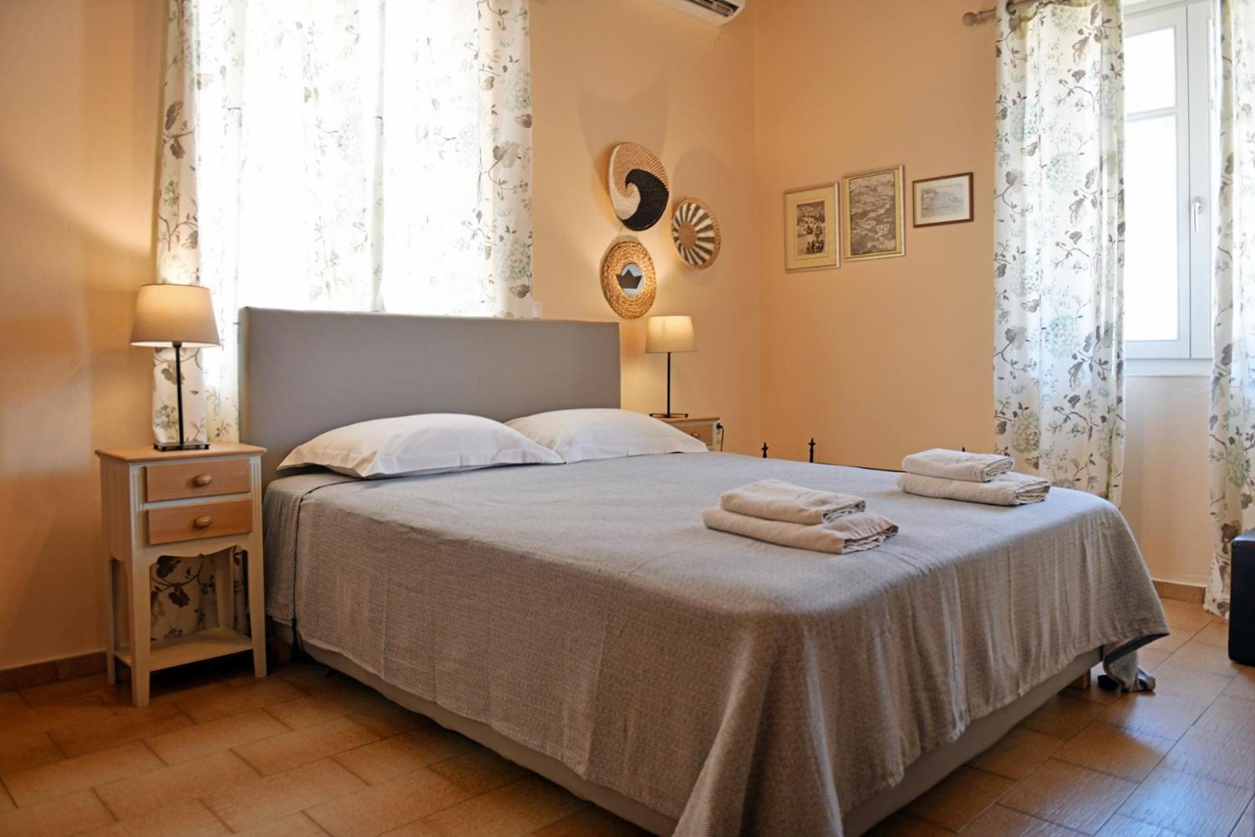 Athina Guesthouse Хидра Екстериор снимка